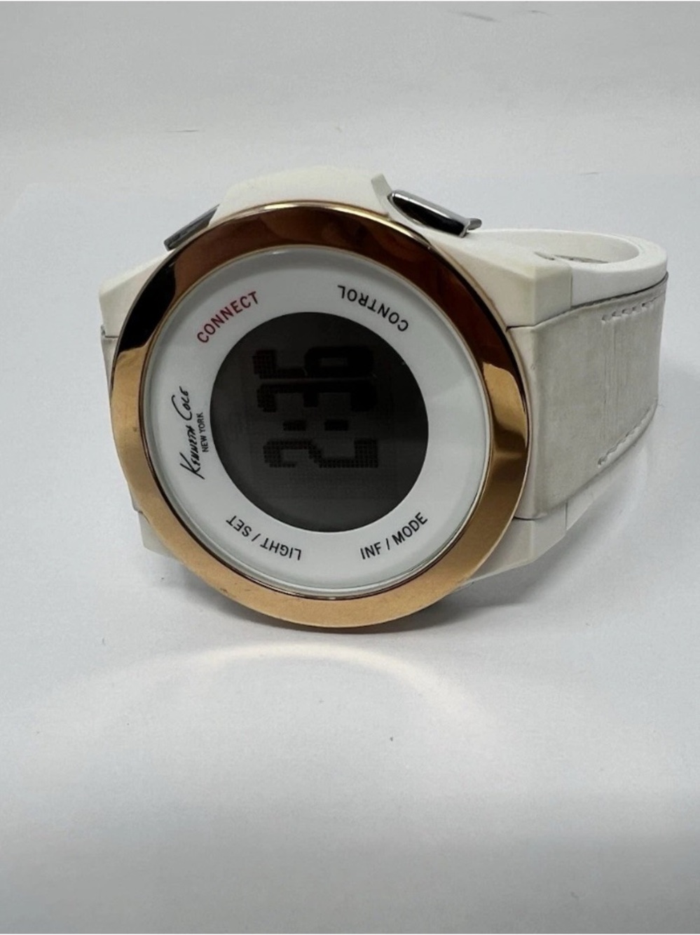 Kenneth Cole Men’s Watch G0827A Connect Smart Two Tone White Gold Silicone Band